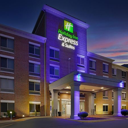 Holiday Inn Express & Suites Milwaukee Nw - Park Place By Ihg Eksteriør billede