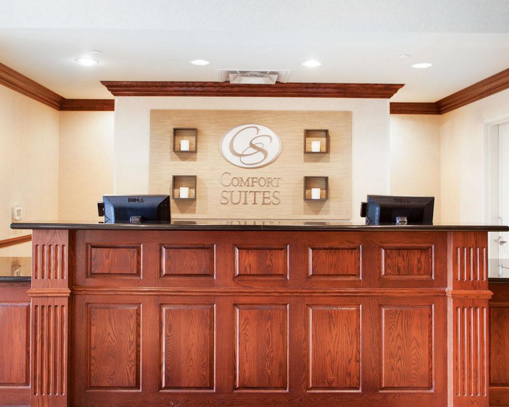 Holiday Inn Express & Suites Milwaukee Nw - Park Place By Ihg Eksteriør billede