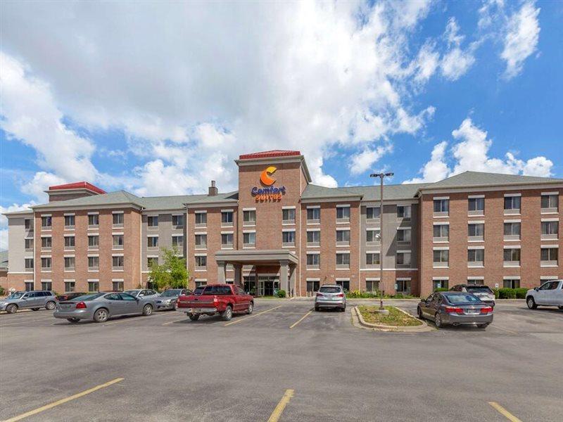 Holiday Inn Express & Suites Milwaukee Nw - Park Place By Ihg Eksteriør billede