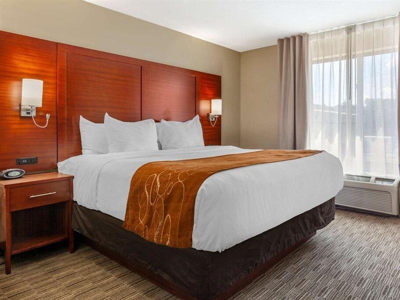Holiday Inn Express & Suites Milwaukee Nw - Park Place By Ihg Eksteriør billede