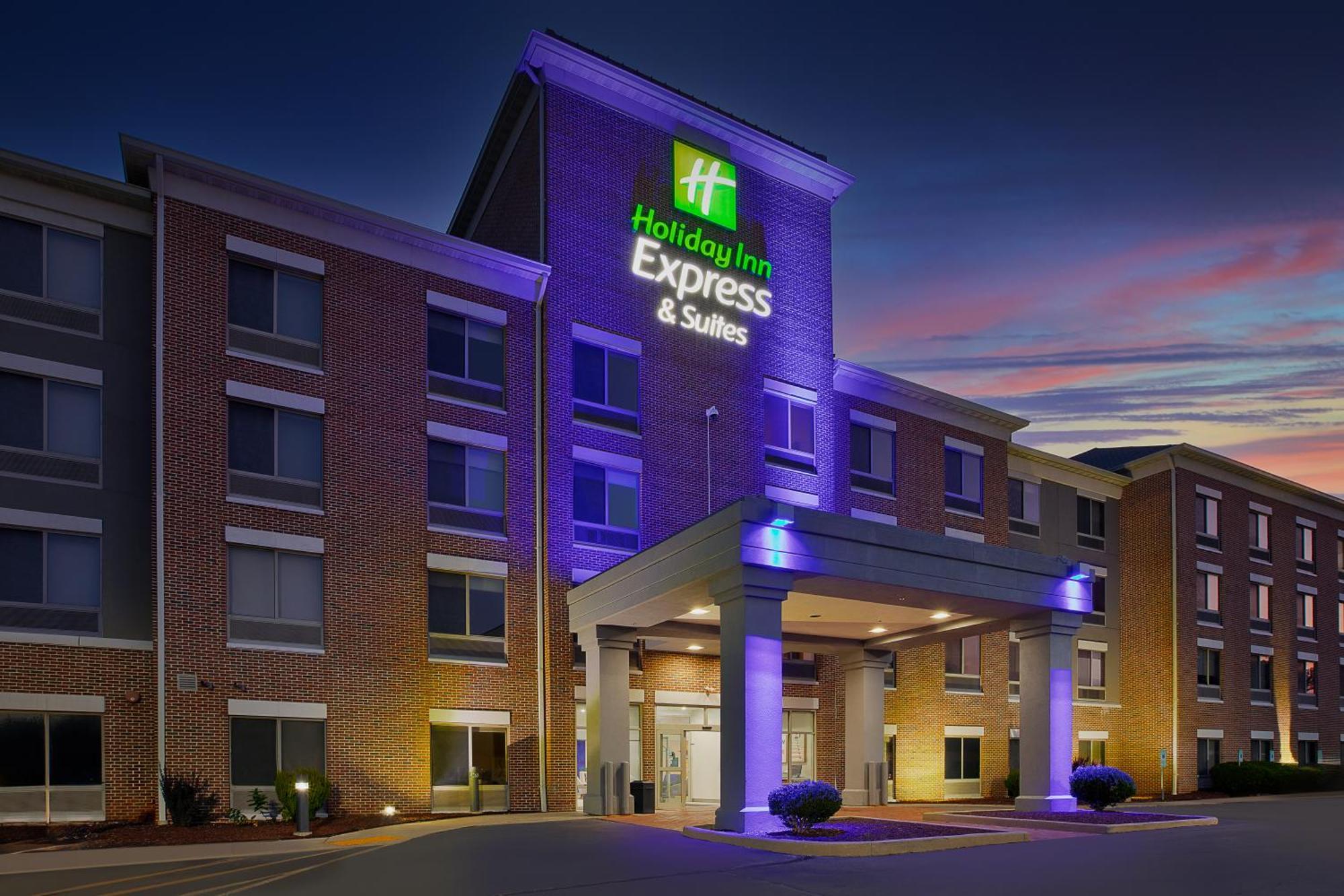 Holiday Inn Express & Suites Milwaukee Nw - Park Place By Ihg Eksteriør billede