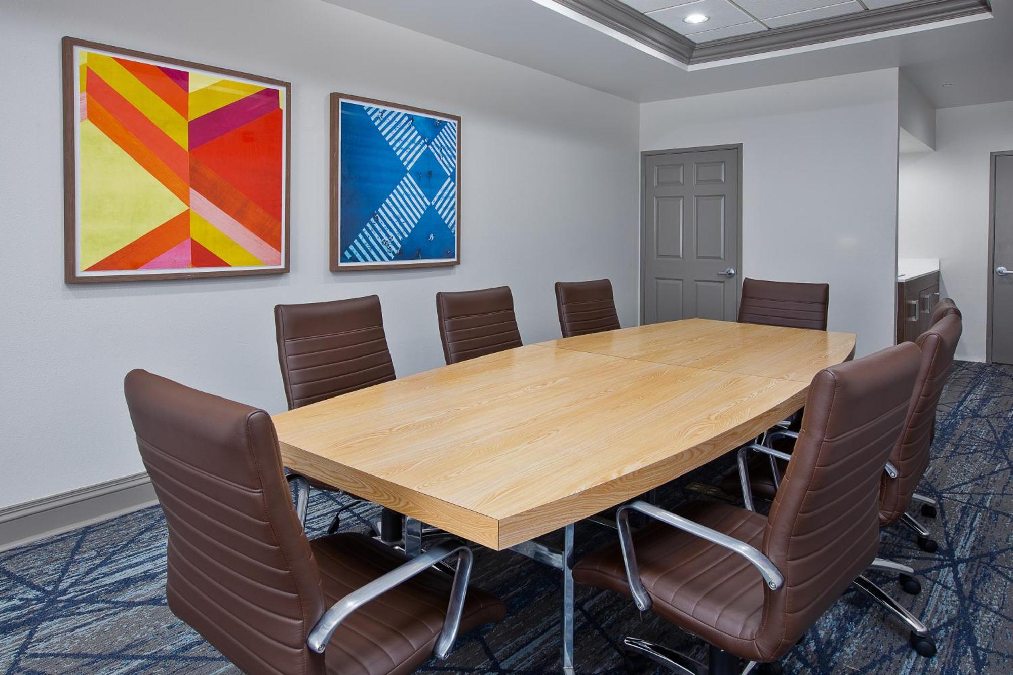 Holiday Inn Express & Suites Milwaukee Nw - Park Place By Ihg Eksteriør billede
