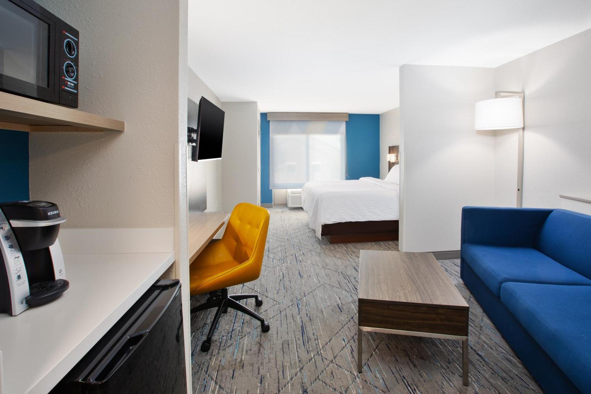Holiday Inn Express & Suites Milwaukee Nw - Park Place By Ihg Eksteriør billede
