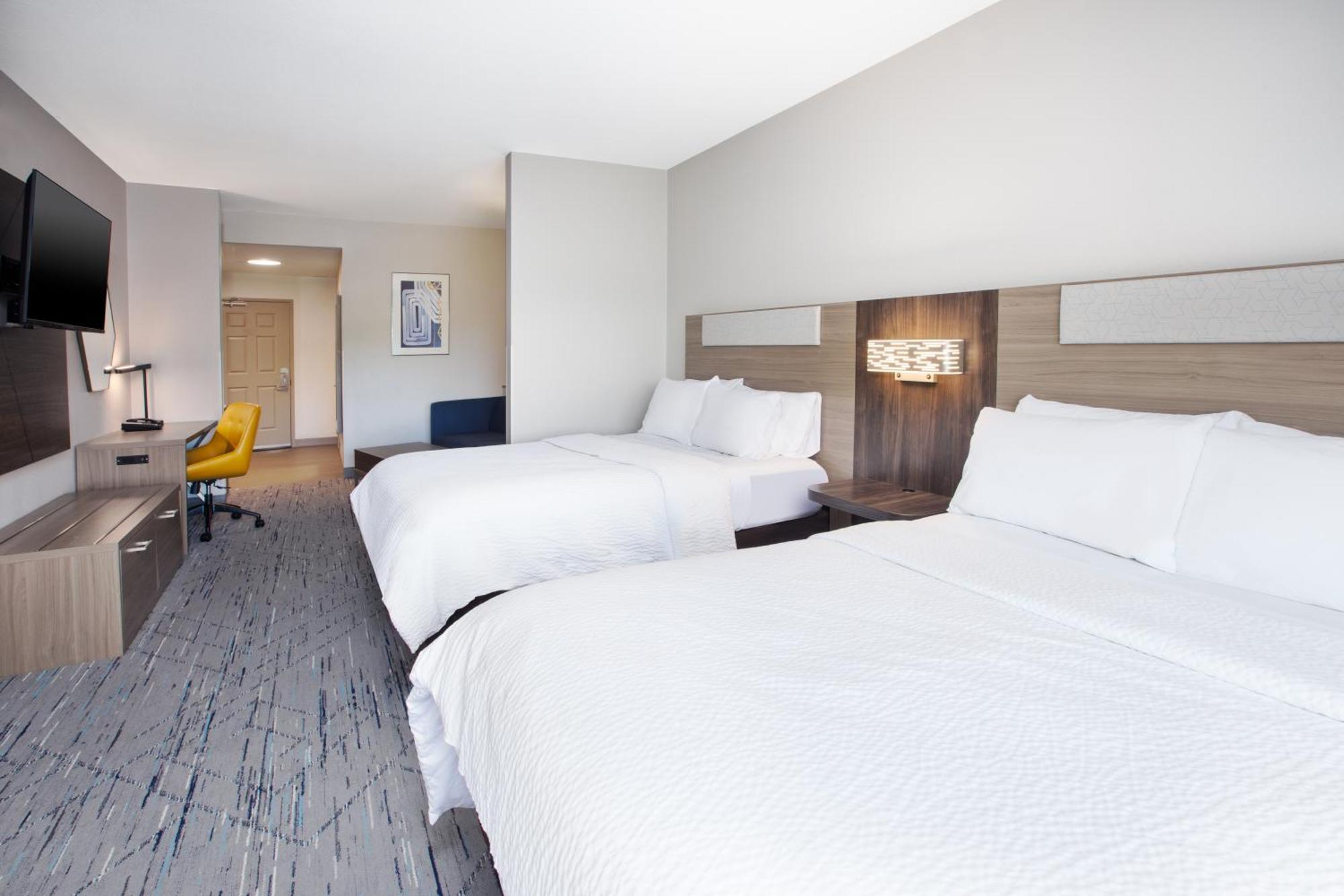 Holiday Inn Express & Suites Milwaukee Nw - Park Place By Ihg Eksteriør billede
