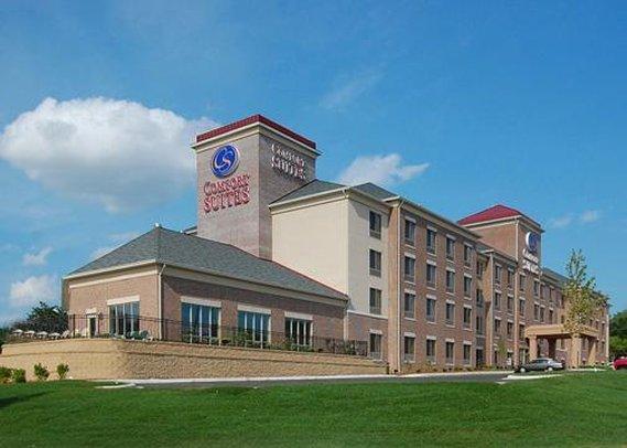 Holiday Inn Express & Suites Milwaukee Nw - Park Place By Ihg Eksteriør billede